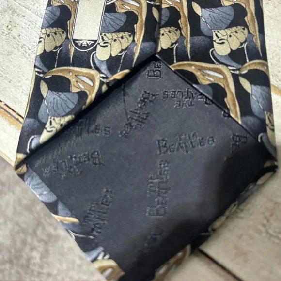 Vintage Beatles The Rubber Sole Album Neck Tie - Picture 4 of 7